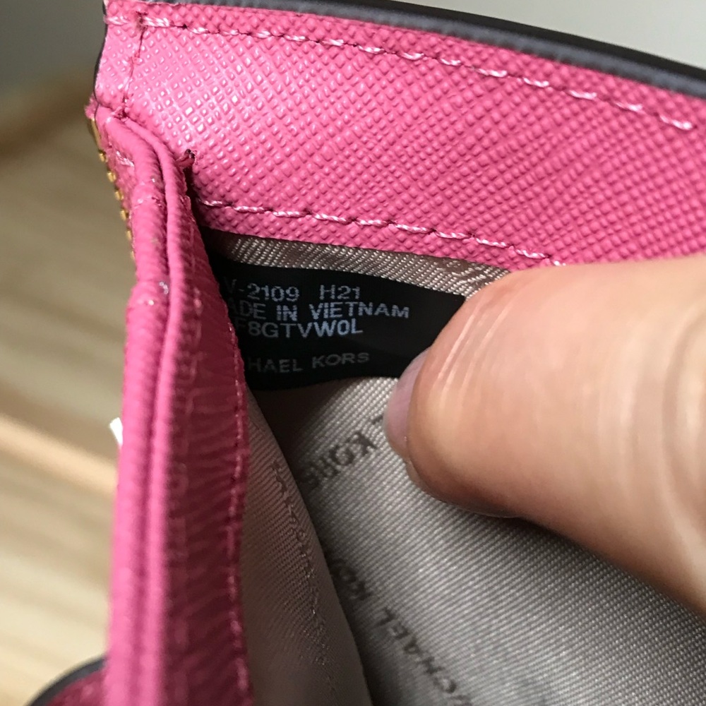 Michael Kors wallet🎈🎈 - Picture 7 of 8